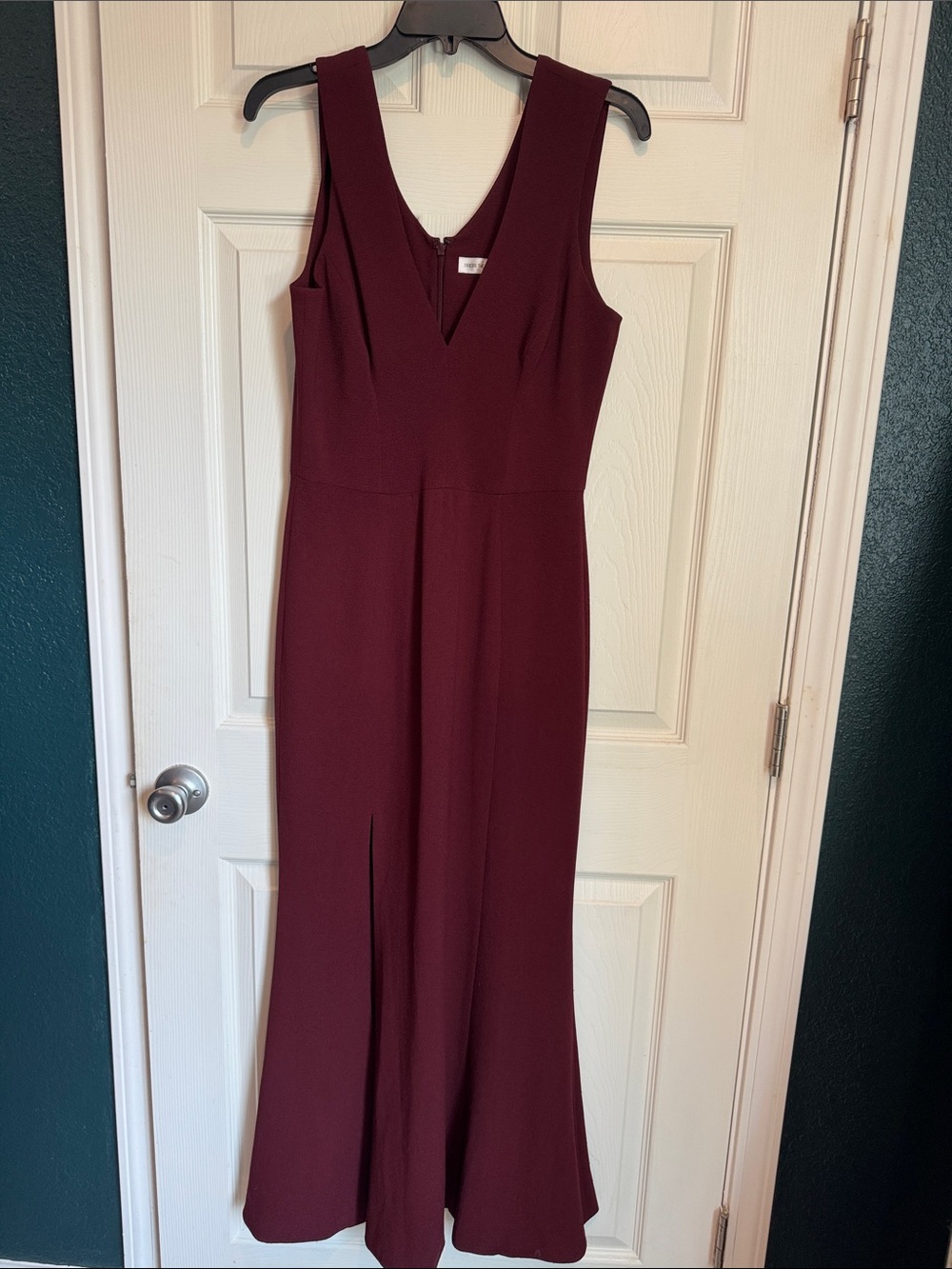 Dress the Population Sleeveless V-Neck Maxi Dress in Burgundy